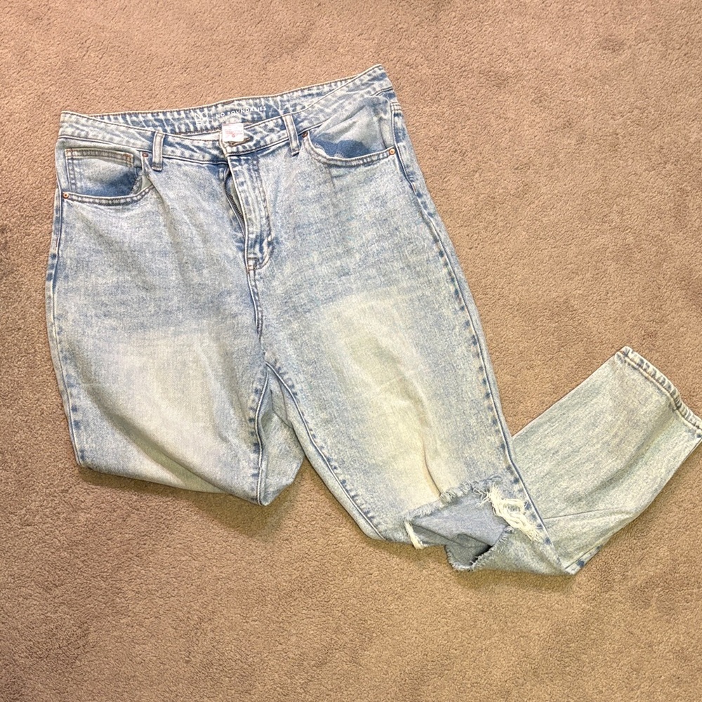 No Boundaries Light Blue Boyfriend Jeans with Distressed Knee